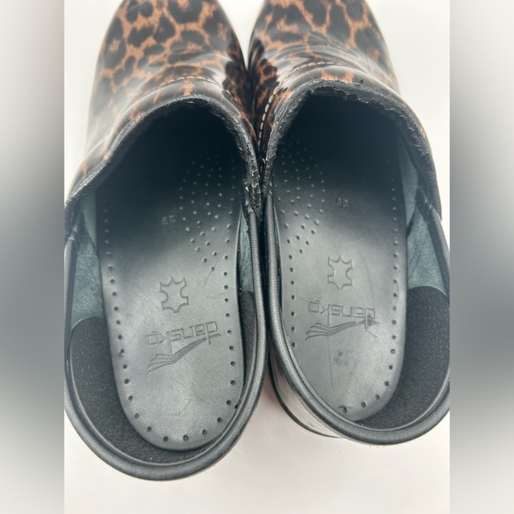Dansko Brown Leopard Shoes Women's Comfort Clogs 39 Patent Leather  Nursing Y2K - Picture 5 of 8